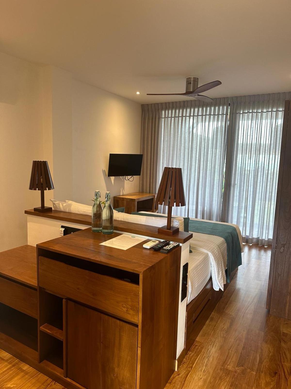 Bk Beach Boutique Hotel - Хіккадува Екстер'єр фото