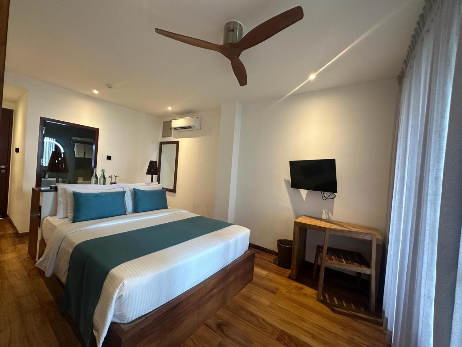 Bk Beach Boutique Hotel - Хіккадува Екстер'єр фото