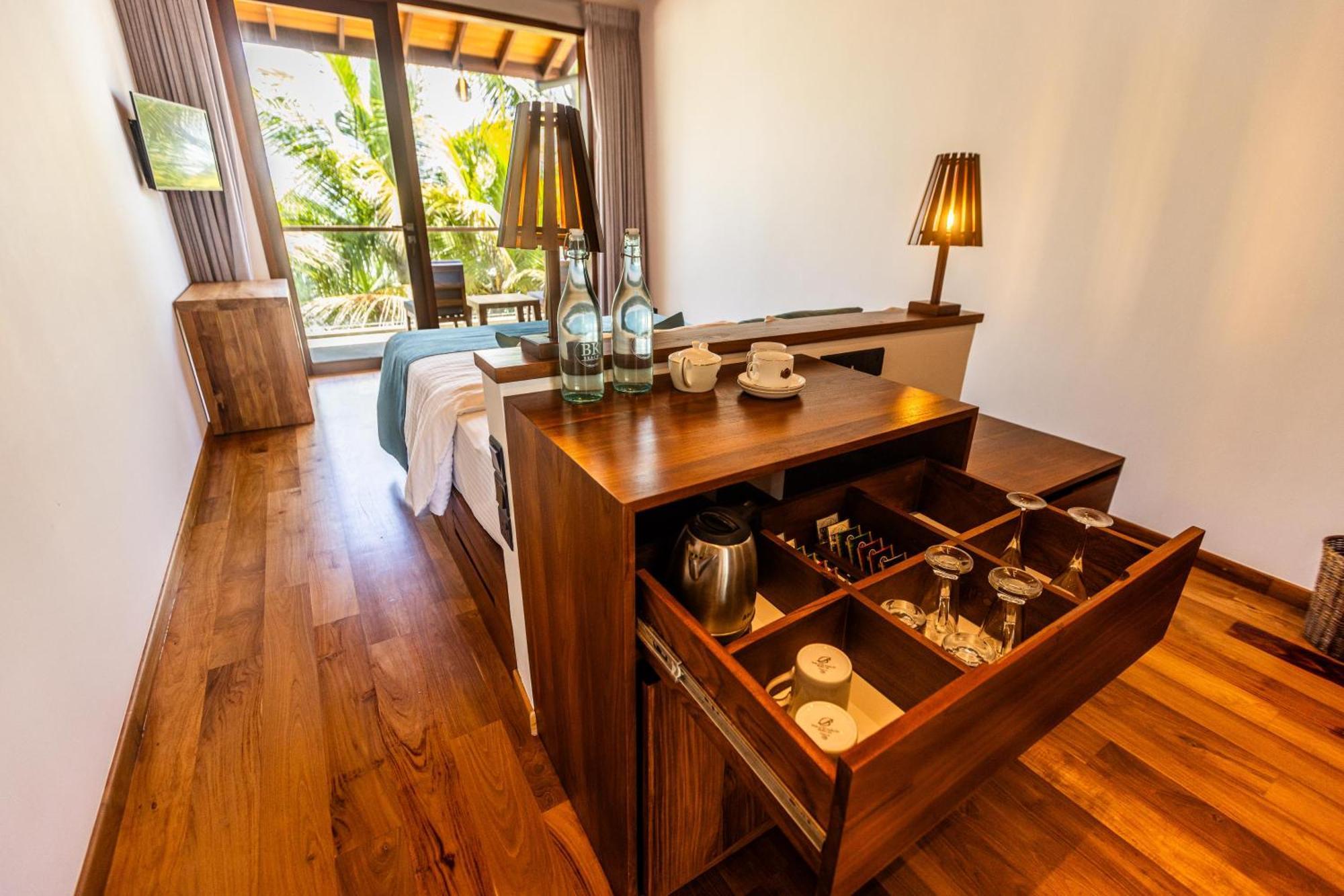 Bk Beach Boutique Hotel - Хіккадува Екстер'єр фото